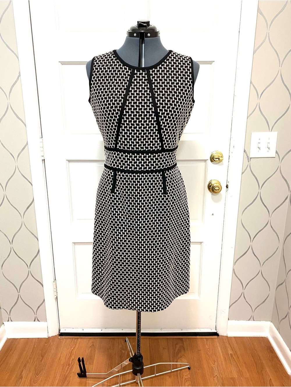 New York & Company Stretch Sheath Dress Black White Geometric L #5